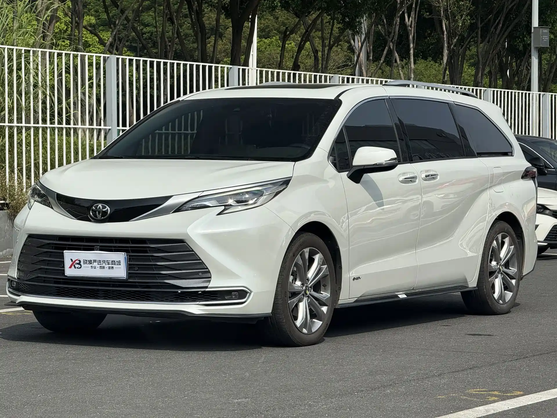 صورة 2 - Toyota Sienna