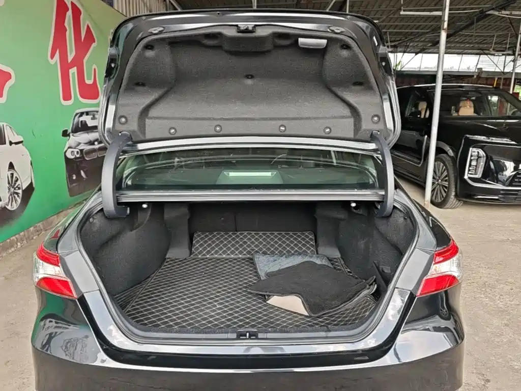 Photo 19 - Toyota Camry