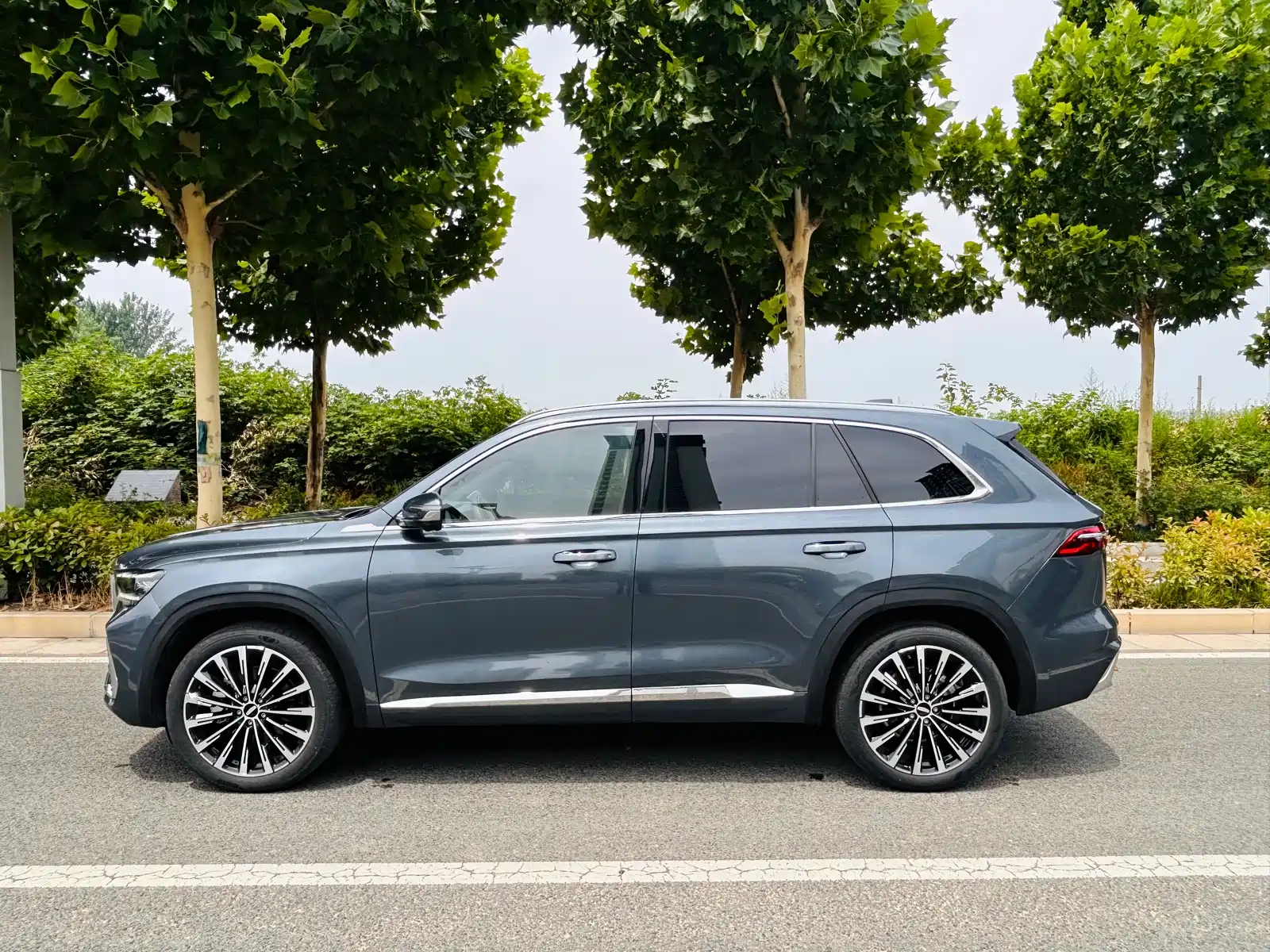 Фото 9 - Geely Monjaro