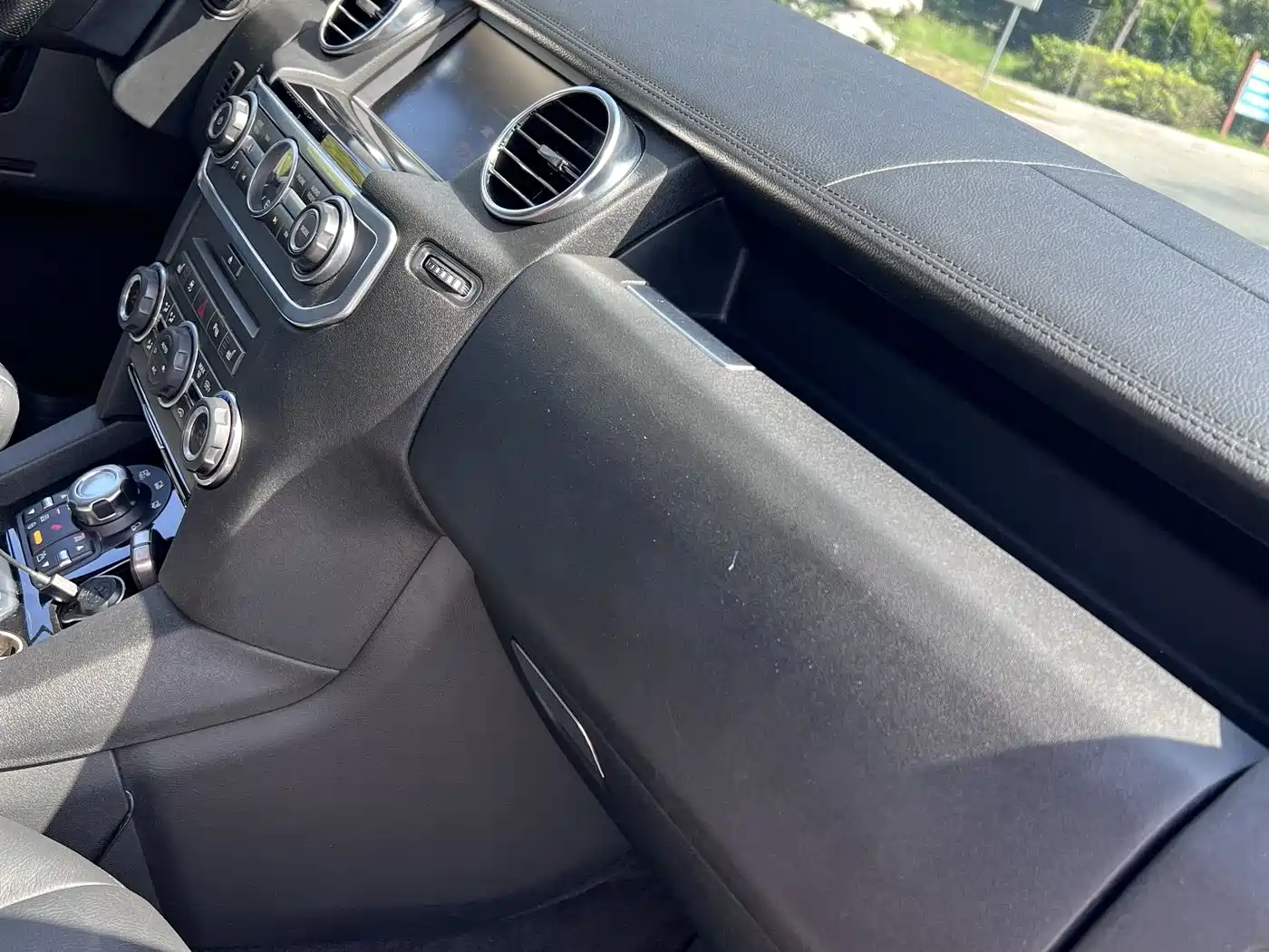 Land Rover Discovery 2010 3.0TDV6 HSE Diesel фото 34