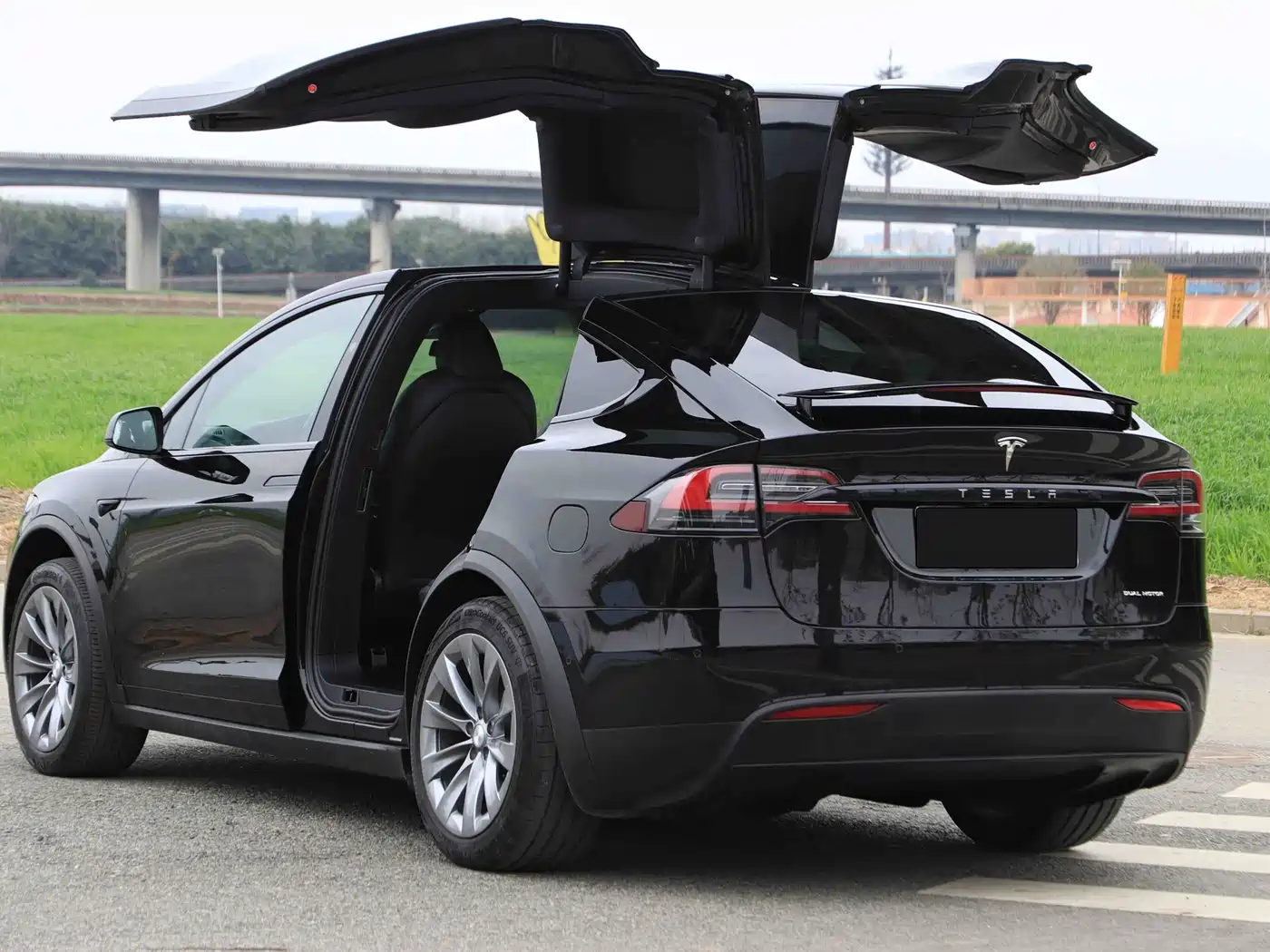 TESLA MODEL X
