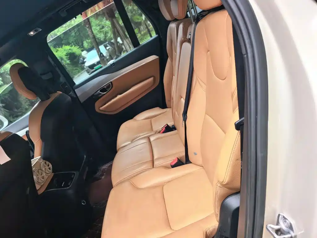 Фото 18 - Volvo XC90