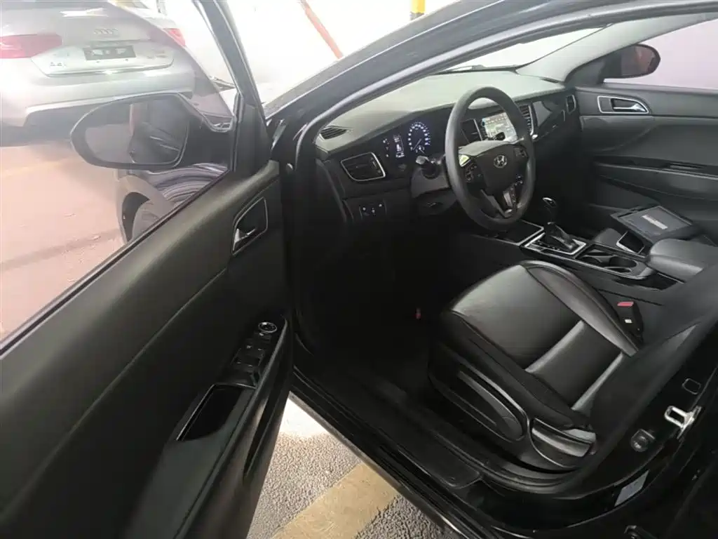 Hyundai Mistra 2014 1.8L Auto Smart GLS фото 16