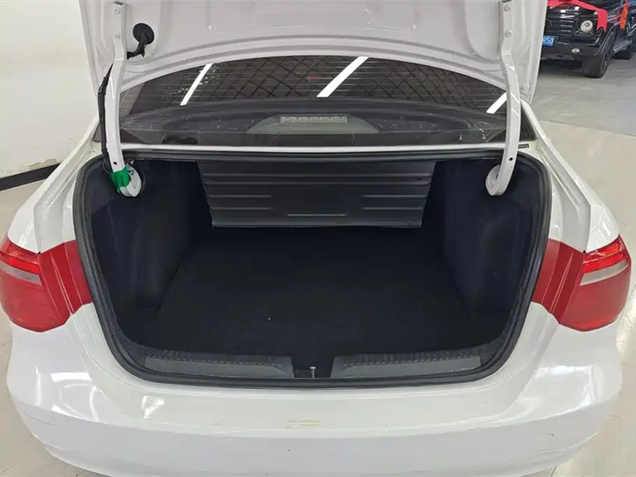 Volkswagen Jetta 2013 1.6L Automatic Comfort фото 4