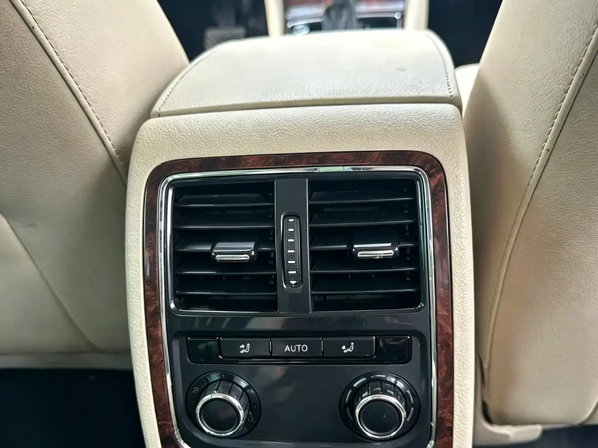 Photo 14 - Volkswagen Passat