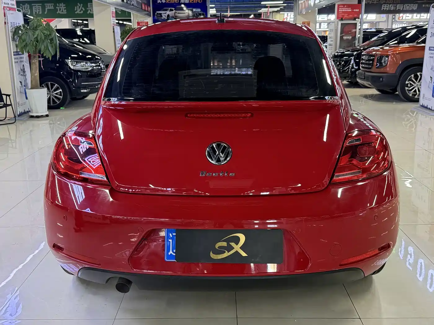 Volkswagen Beetle 2016 Model 180TSI Club Edition фото 5