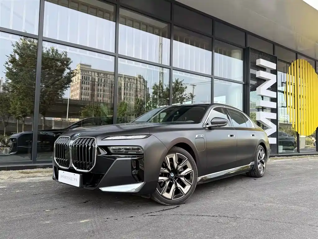 2025 BMW i7