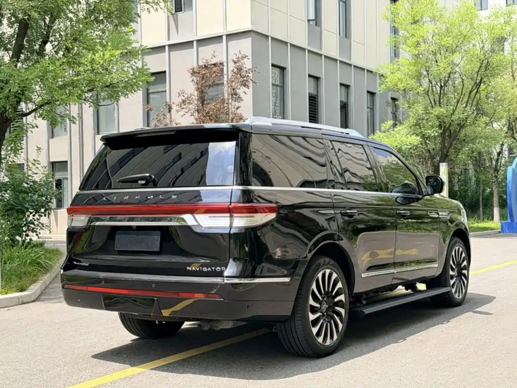 Lincoln Navigator 2023 2022 3.5T Presidential Edition