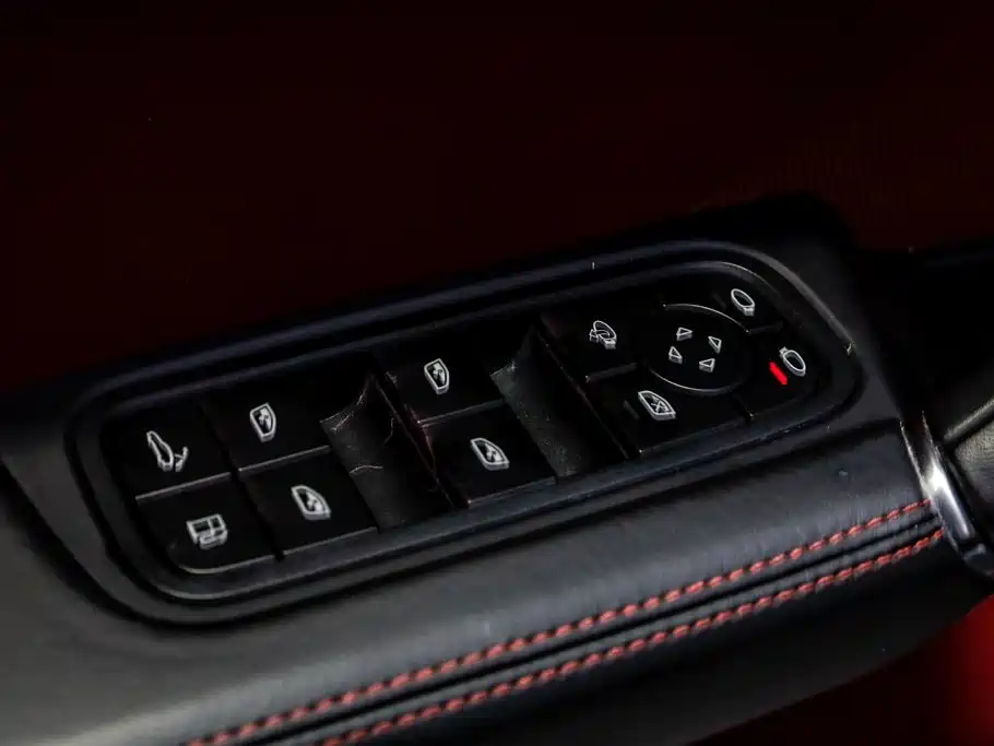 Photo 11 - Porsche Cayenne New Energy