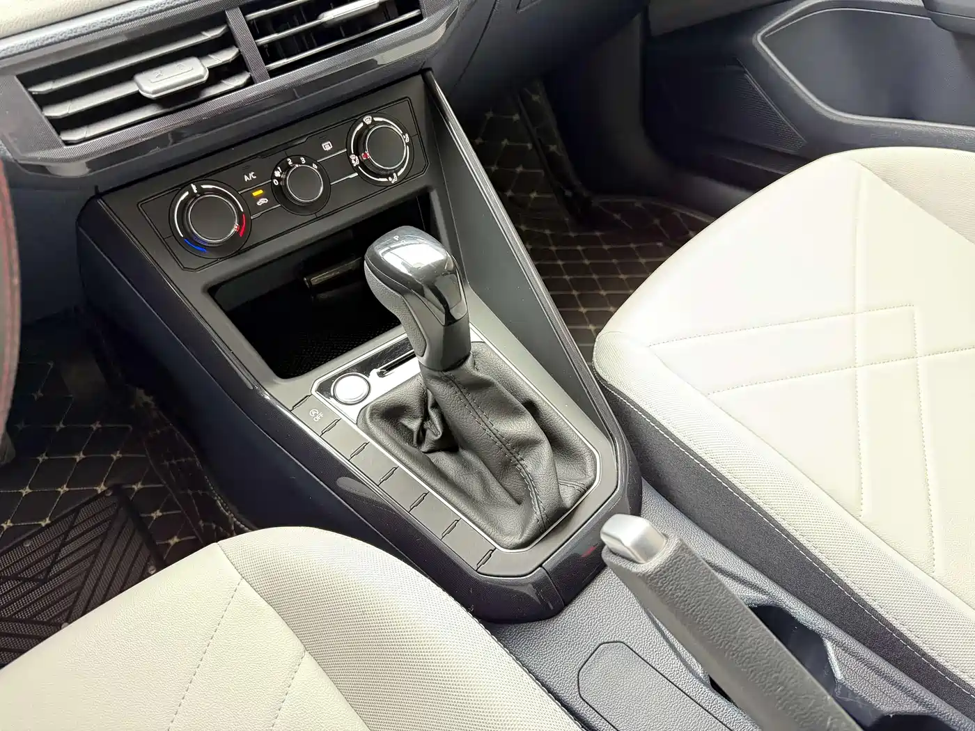 Volkswagen Lavida 2023 New Sharp 1.5L Auto Aspiration Edition фото 28