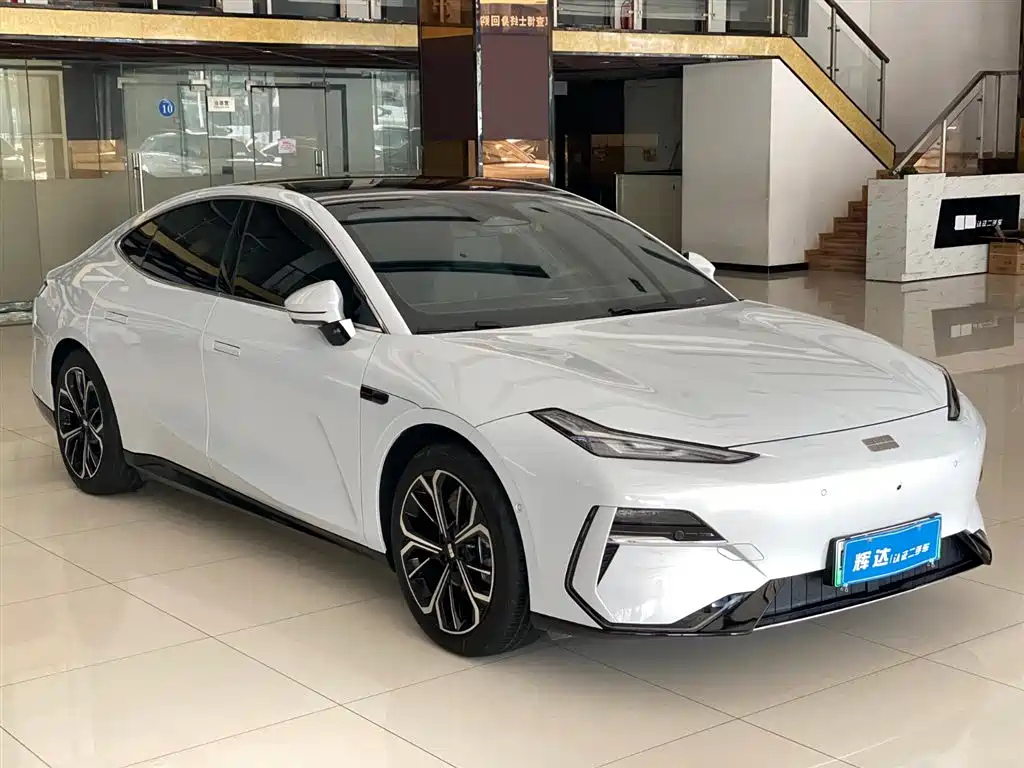 Geely Galaxy Galaxy E8 2025 700km Long Voyage Smart Drive Edition фото 3