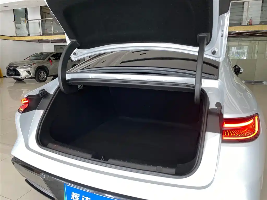 Geely Galaxy Galaxy E8 2025 700km Long Voyage Smart Drive Edition фото 23