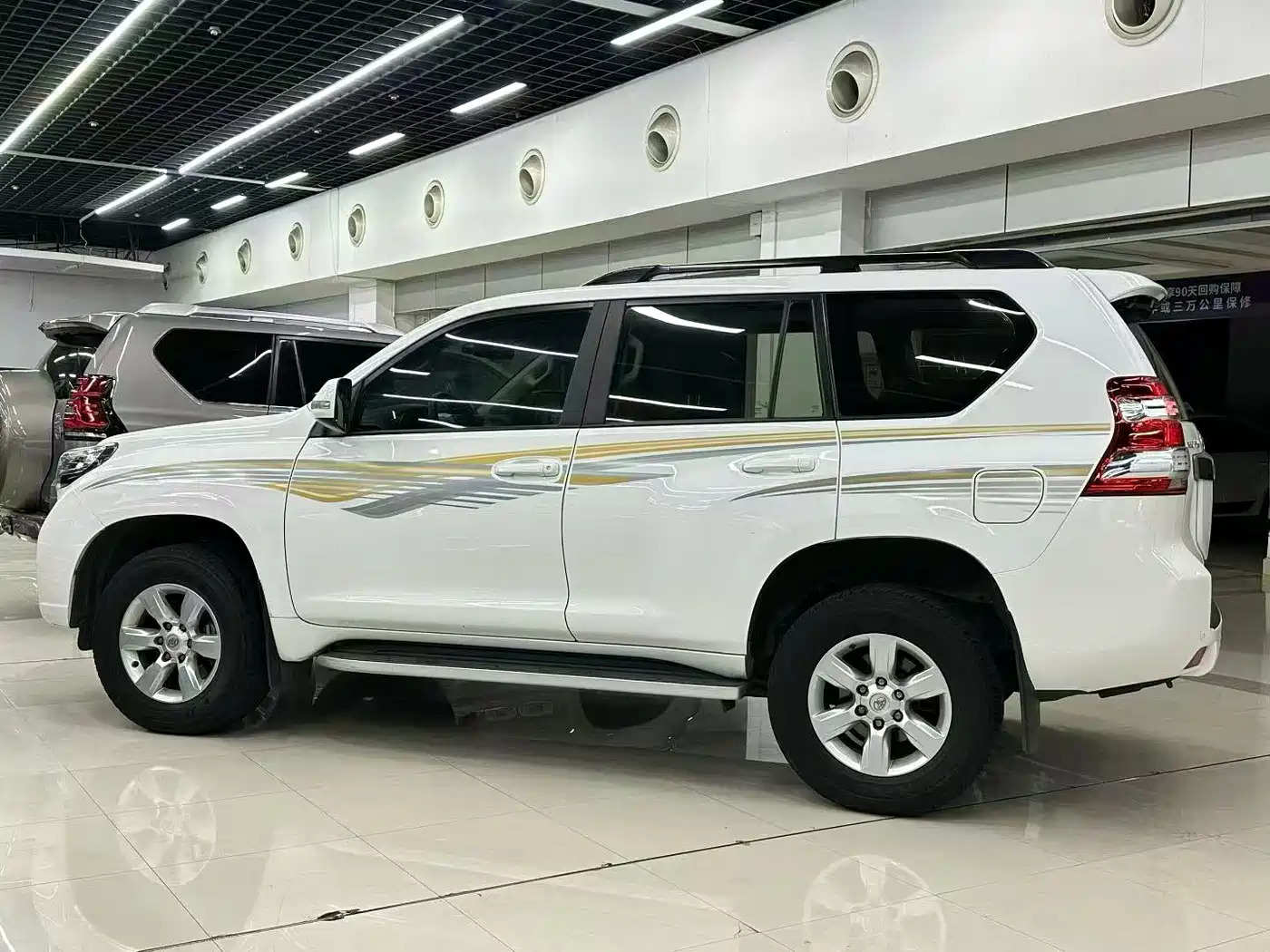 Toyota Prado 2014 4.0L Automatic TX-L фото 17