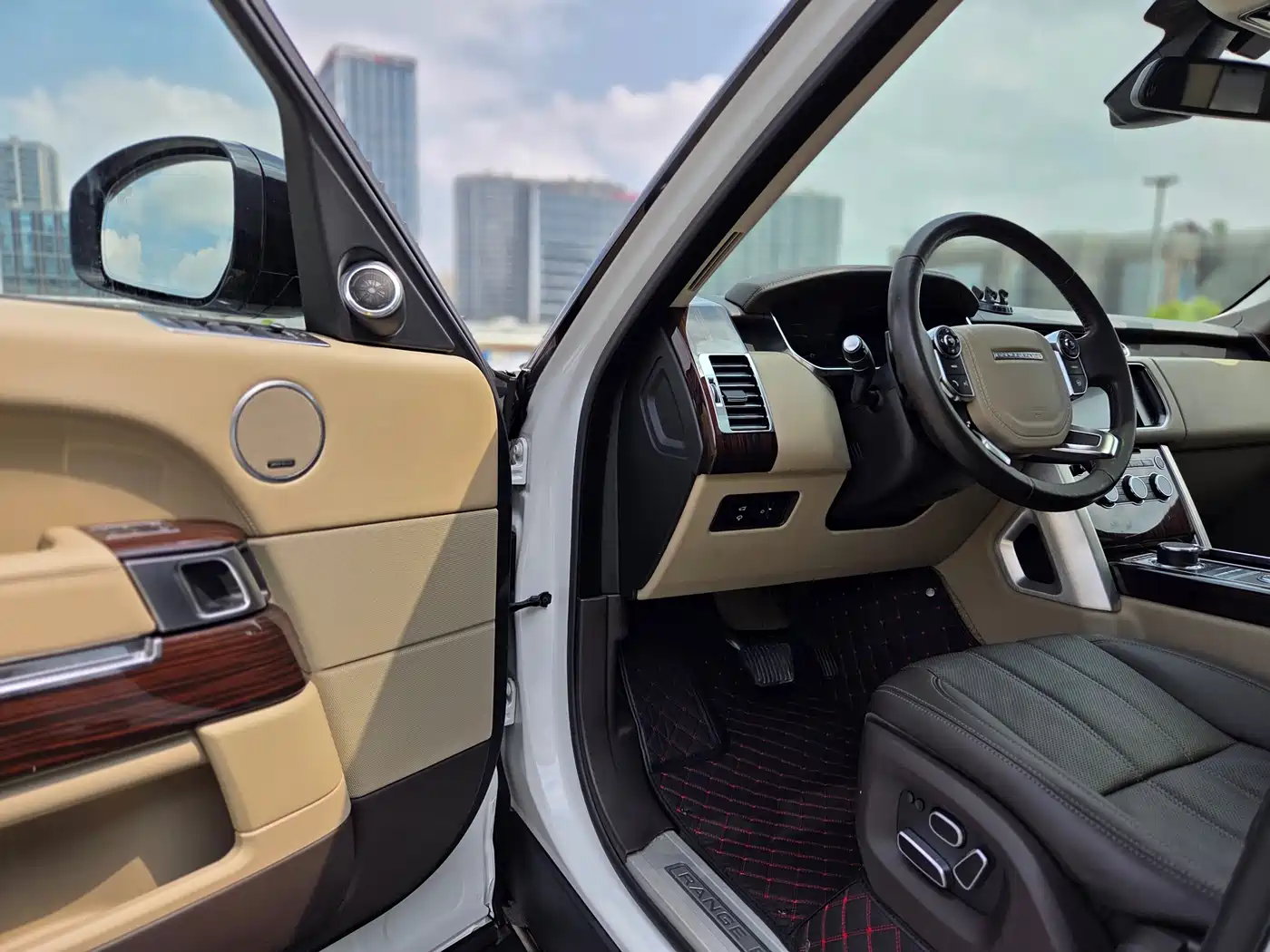Land Rover Range Rover 2015 3.0 SC V6 Vogue SE Genesis Extended Edition фото 7