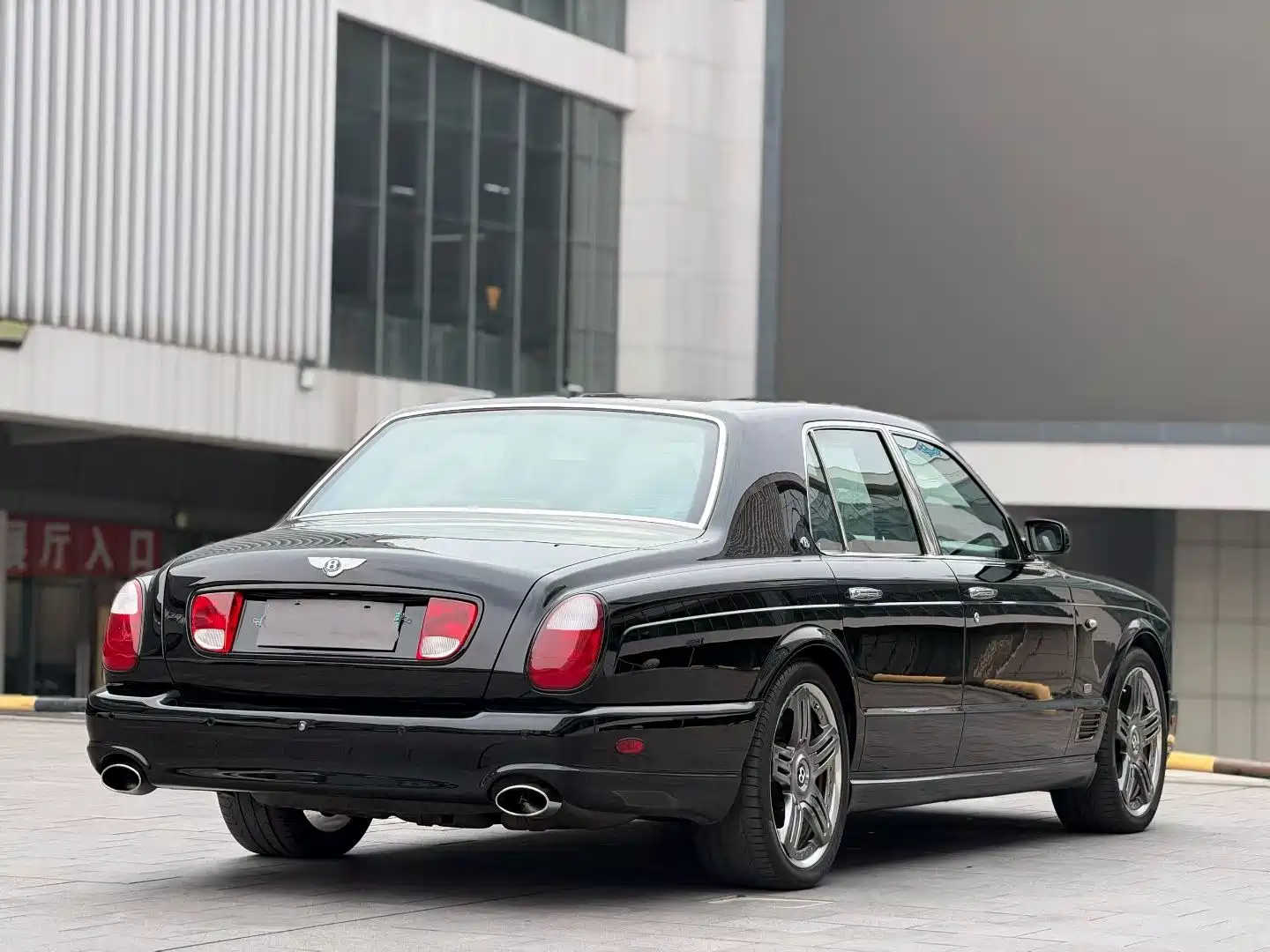 Photo 9 - Bentley Arnage