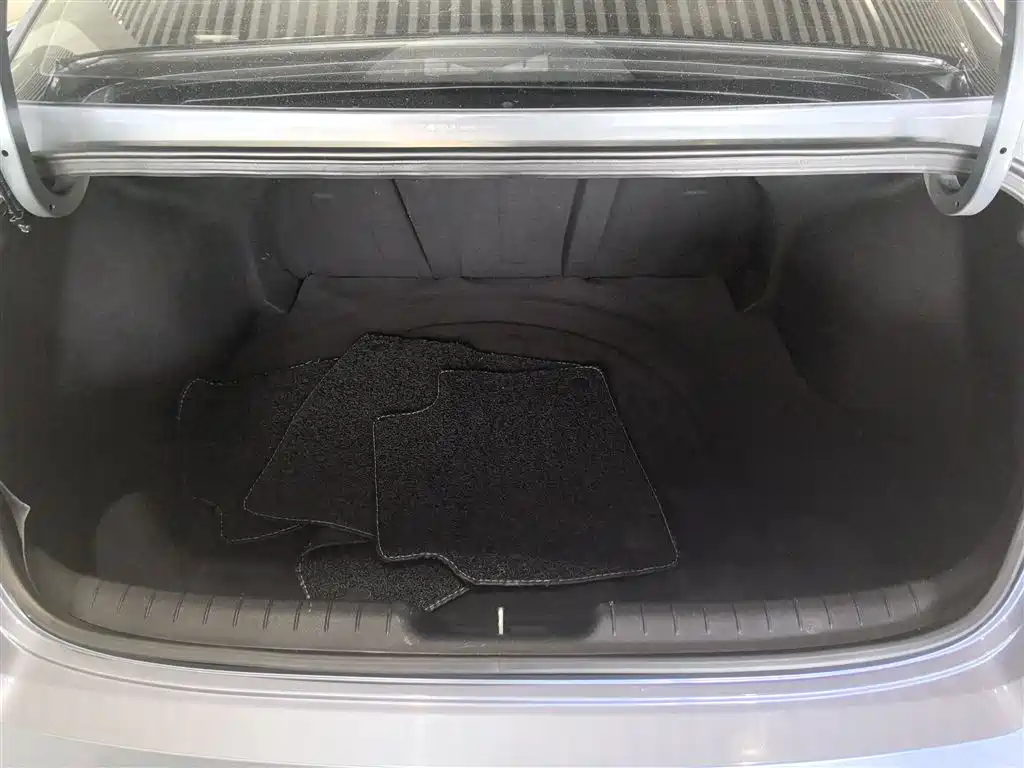 Hyundai Elantra 2023 Model 1.5L CVT LUX Premium Edition фото 16