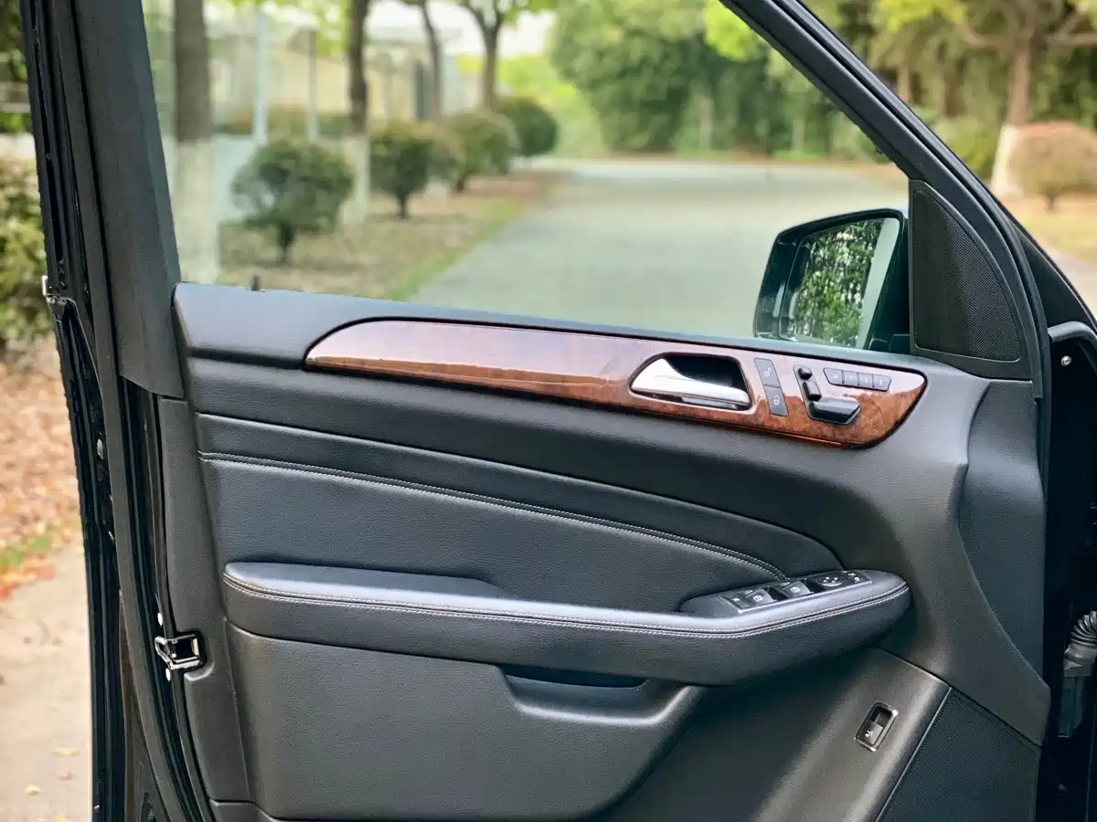 Mercedes-Benz M-Class 2012 Model ML 350 Luxury фото 6