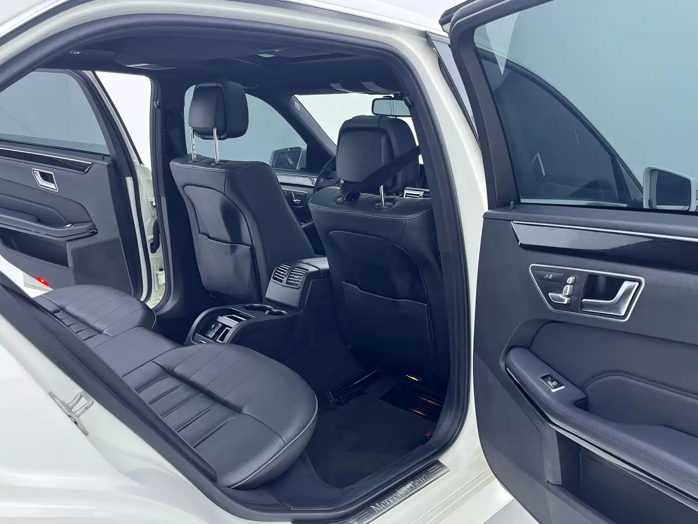Mercedes-Benz E-Class 2015 E 200 L фото 5