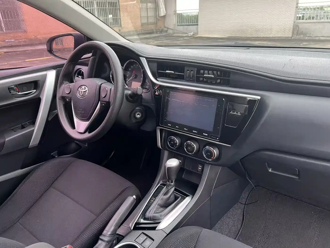 Toyota Levin 2017 Facelift 185T CVT Elite (China V) фото 12
