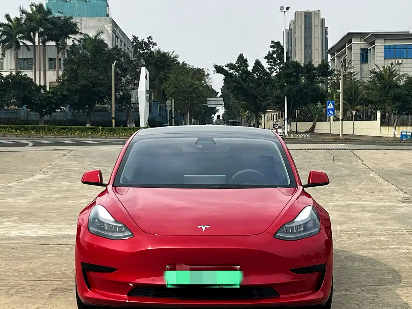 TESLA MODEL 3