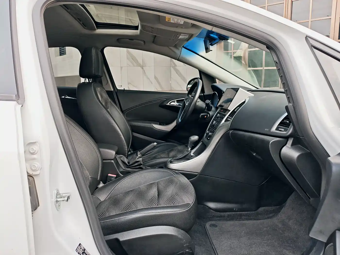 Buick Excelle 2014 XT 1.6L Automatic Fashion фото 11