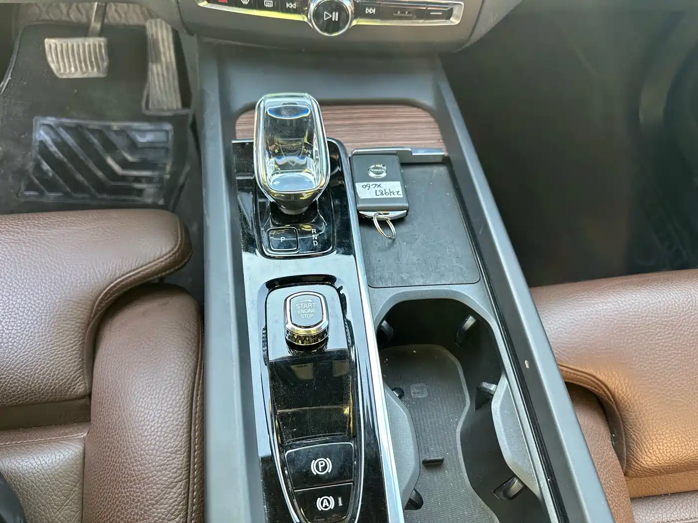 Фото 11 - Volvo XC60
