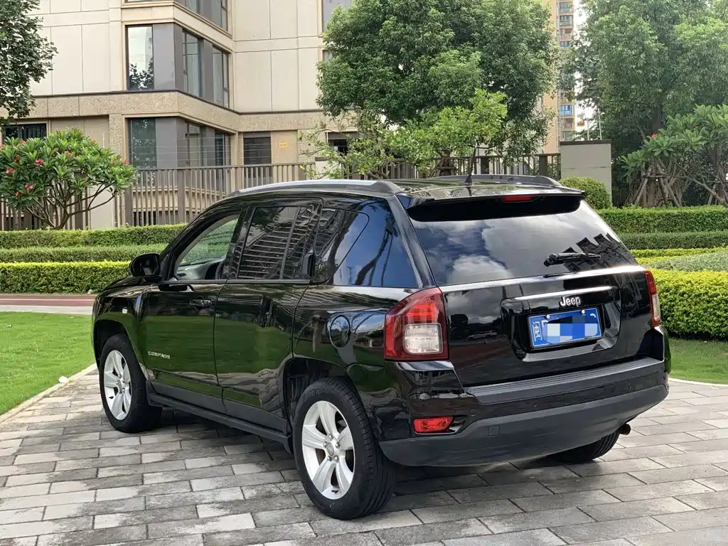 Jeep Compass (Import) 2015 2015 2.0L 2WD Sport