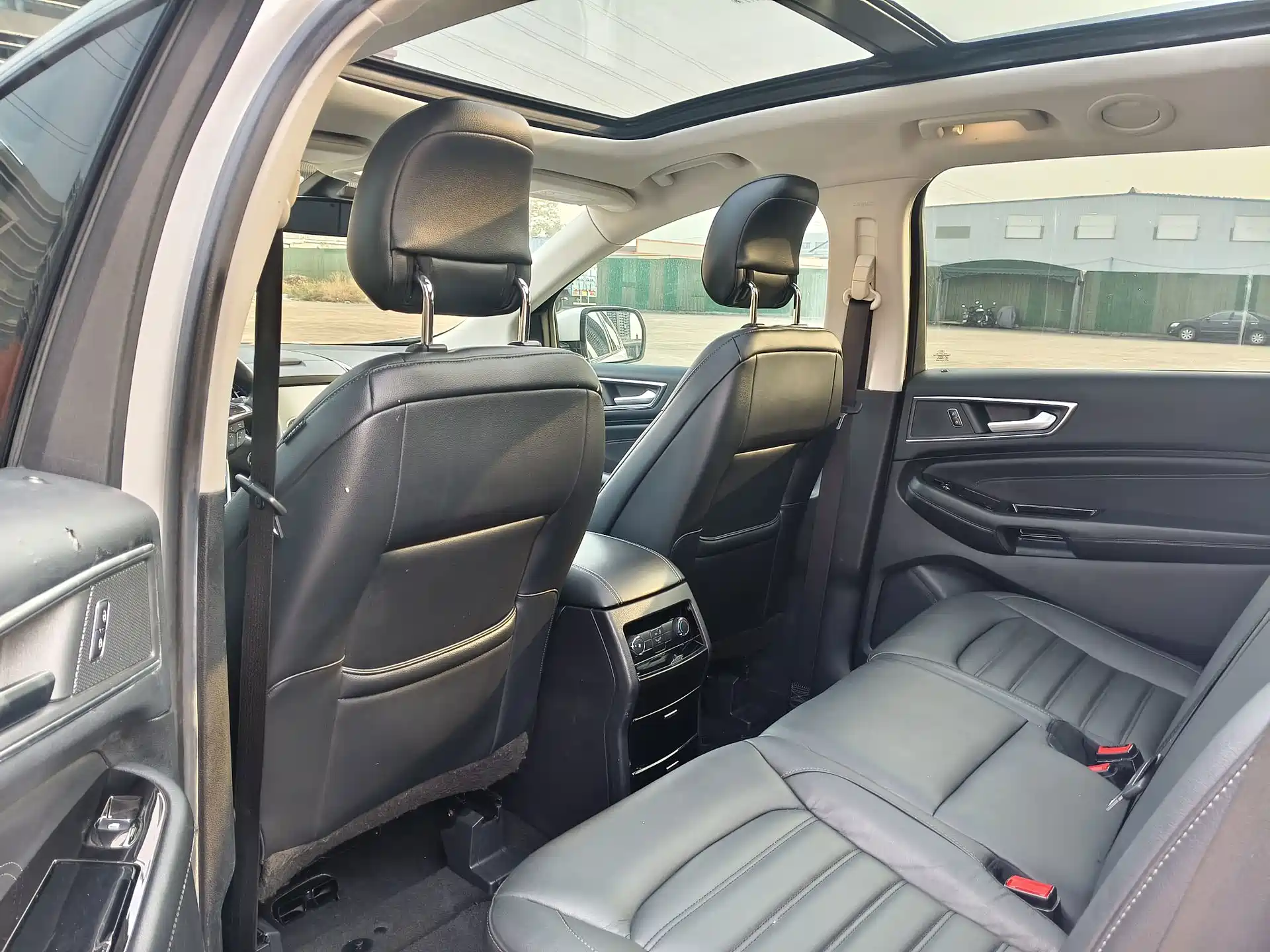 Фото 10 - Ford Edge