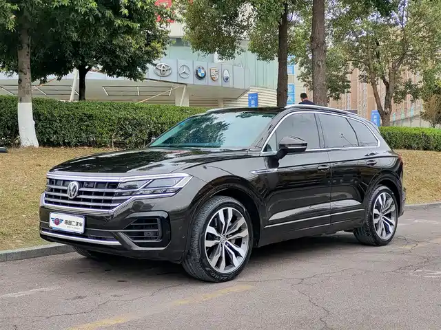 VOLKSWAGEN TOUAREG