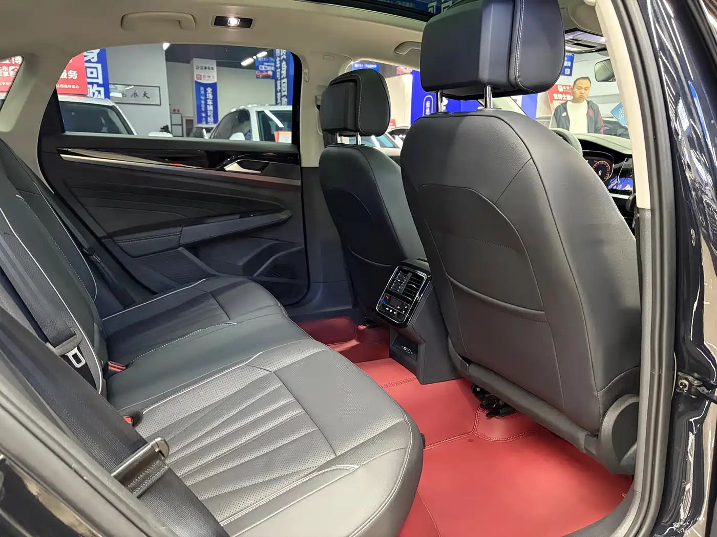 Volkswagen Passat 2024 380TSI Starlight Dragon Soaring Edition фото 17