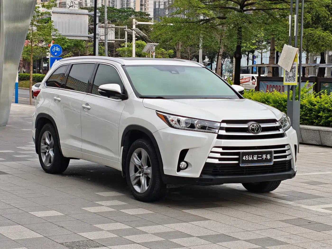TOYOTA HIGHLANDER