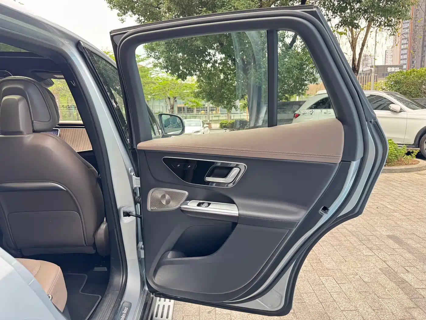 MERCEDES-BENZ EQE SUV