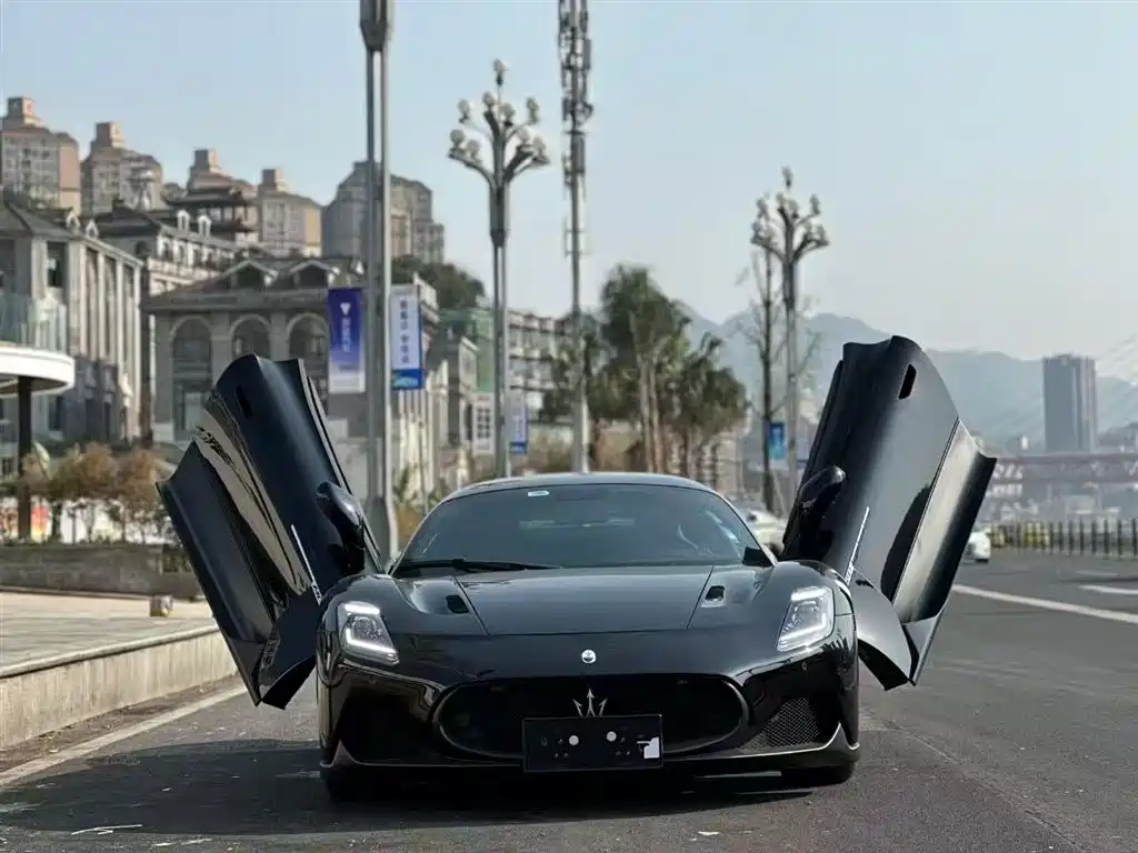 MASERATI MC20