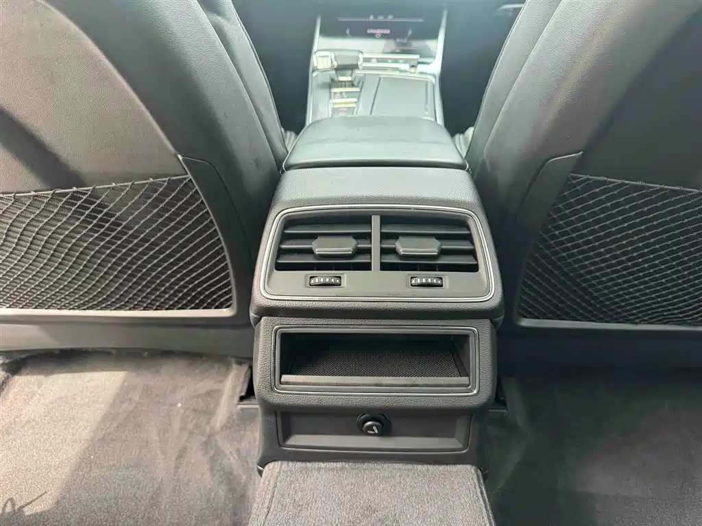 Audi A6L 2021 40 TFSI Luxury Sport фото 14
