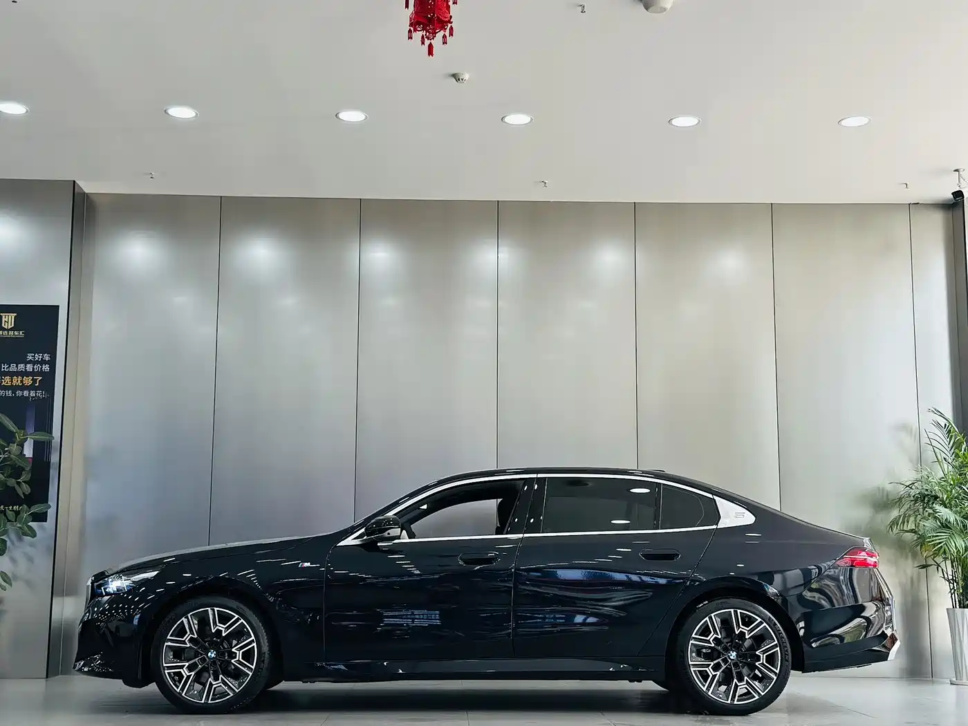 BMW 5 Series 2025 530Li Premium M Sport Package фото 7
