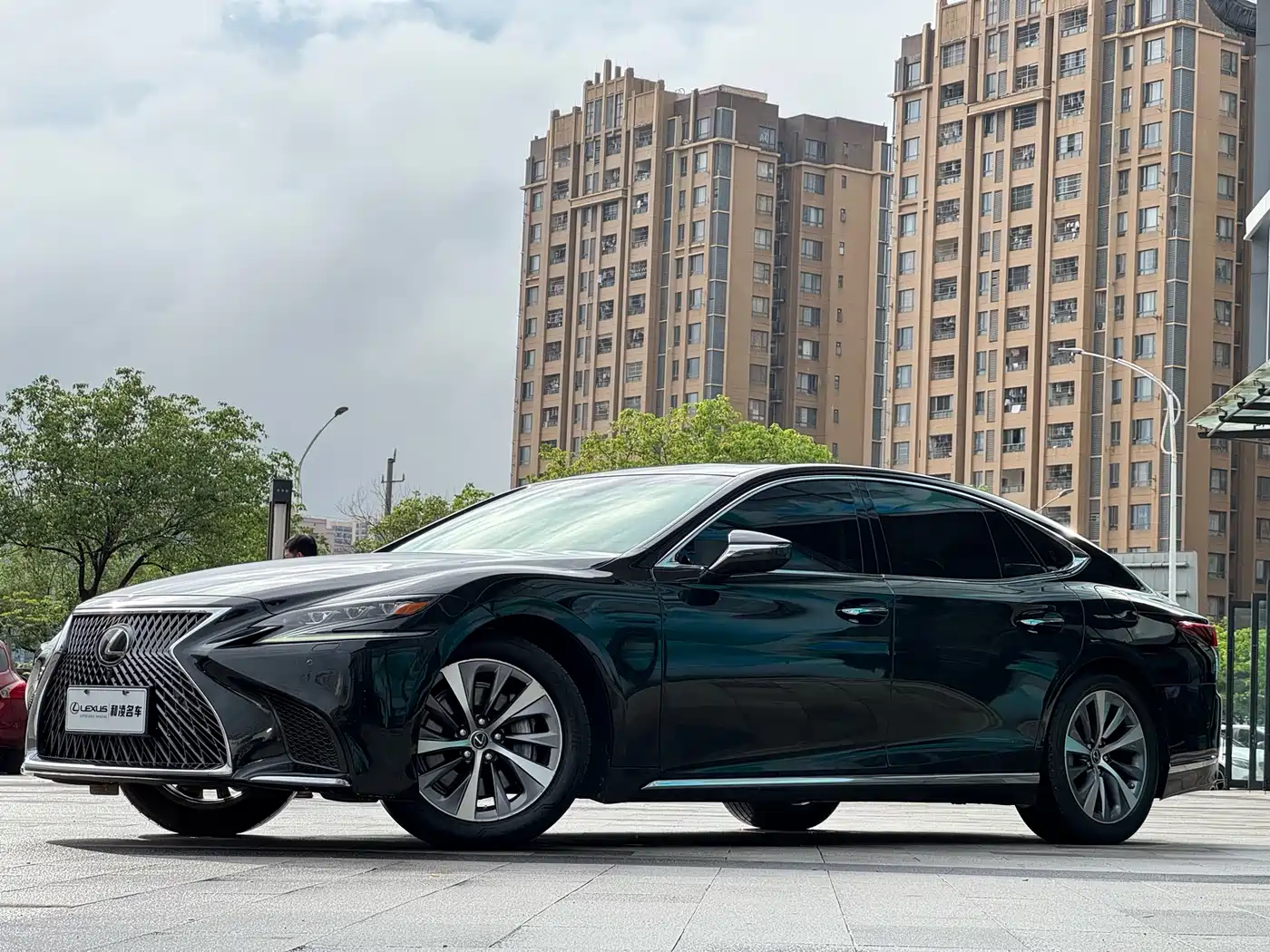 Lexus LS 2018 350 Excellence Edition China V