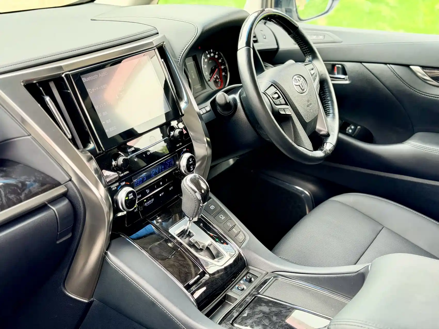 Фото 9 - Toyota Alphard