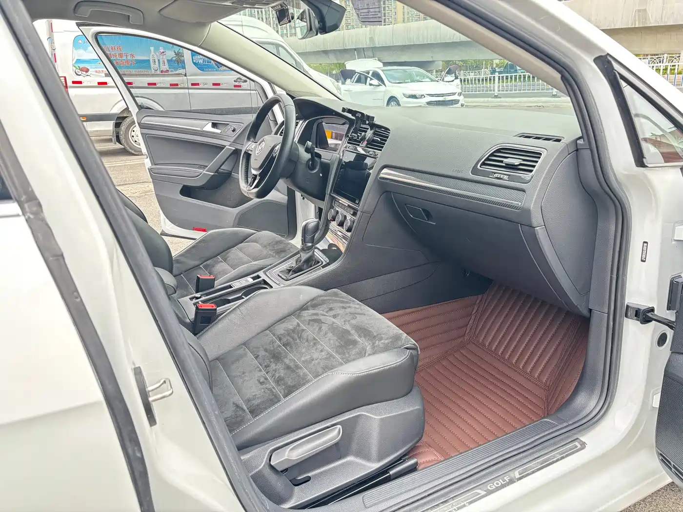 Volkswagen Golf 2020 Beloved Edition 280TSI DSG Luxury фото 8
