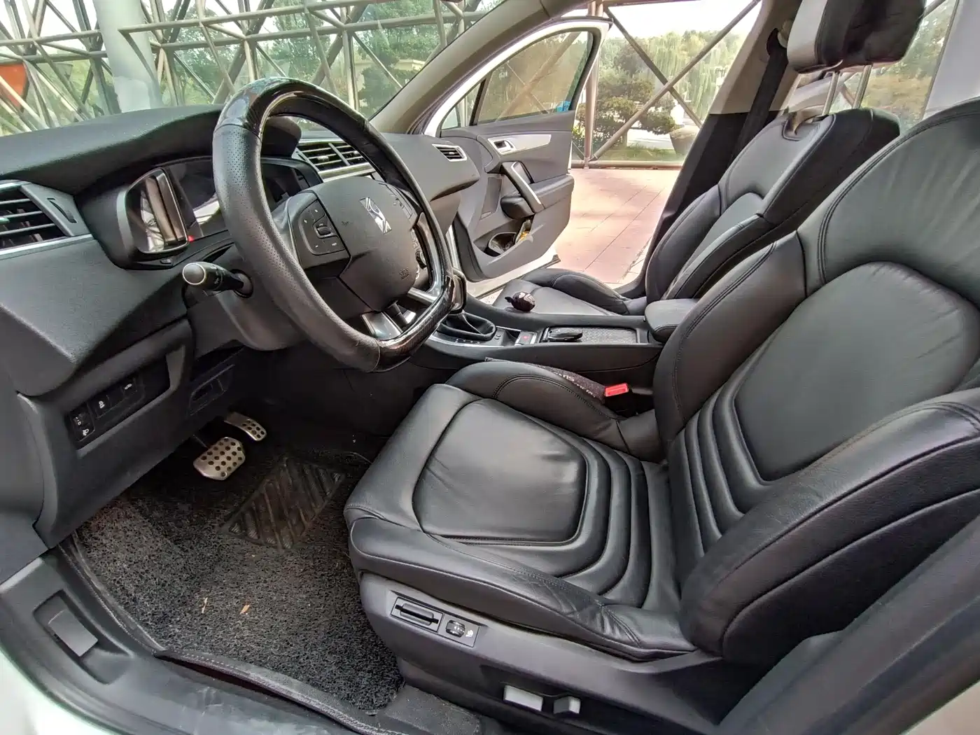 DS 5LS 2014 1.6T Luxury THP160 фото 7