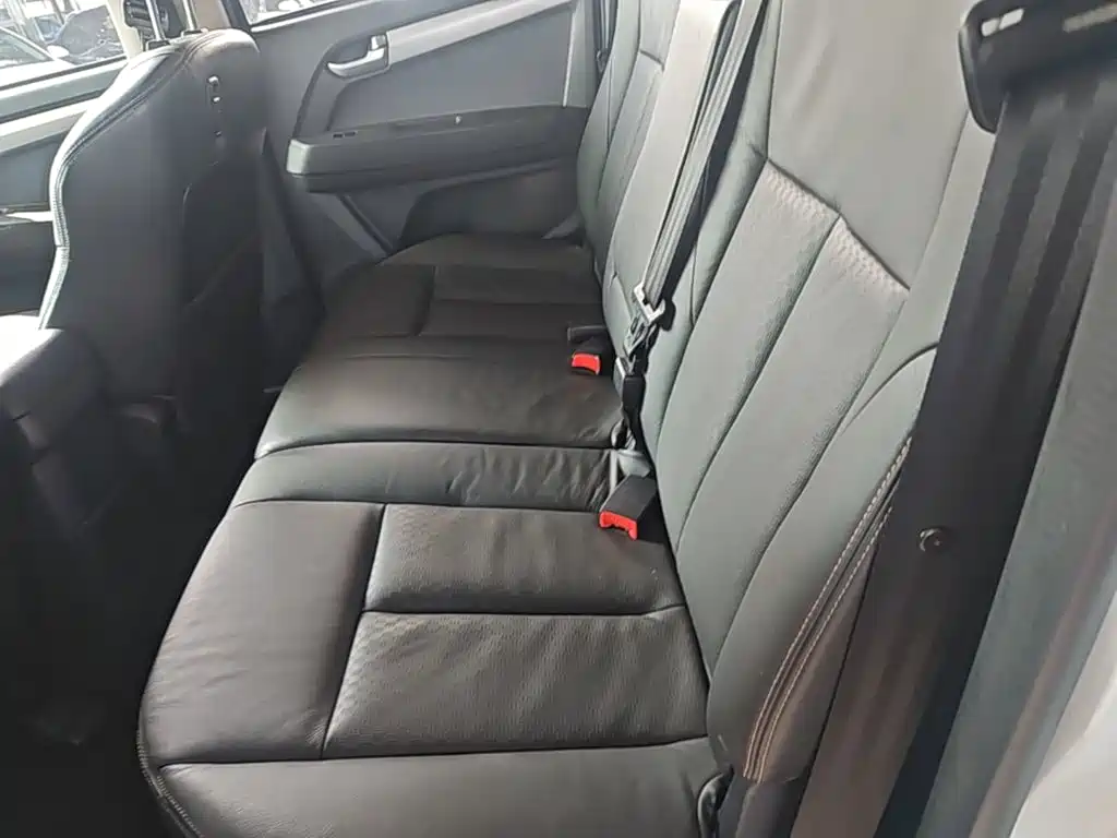 Photo 17 - Isuzu D-MAX