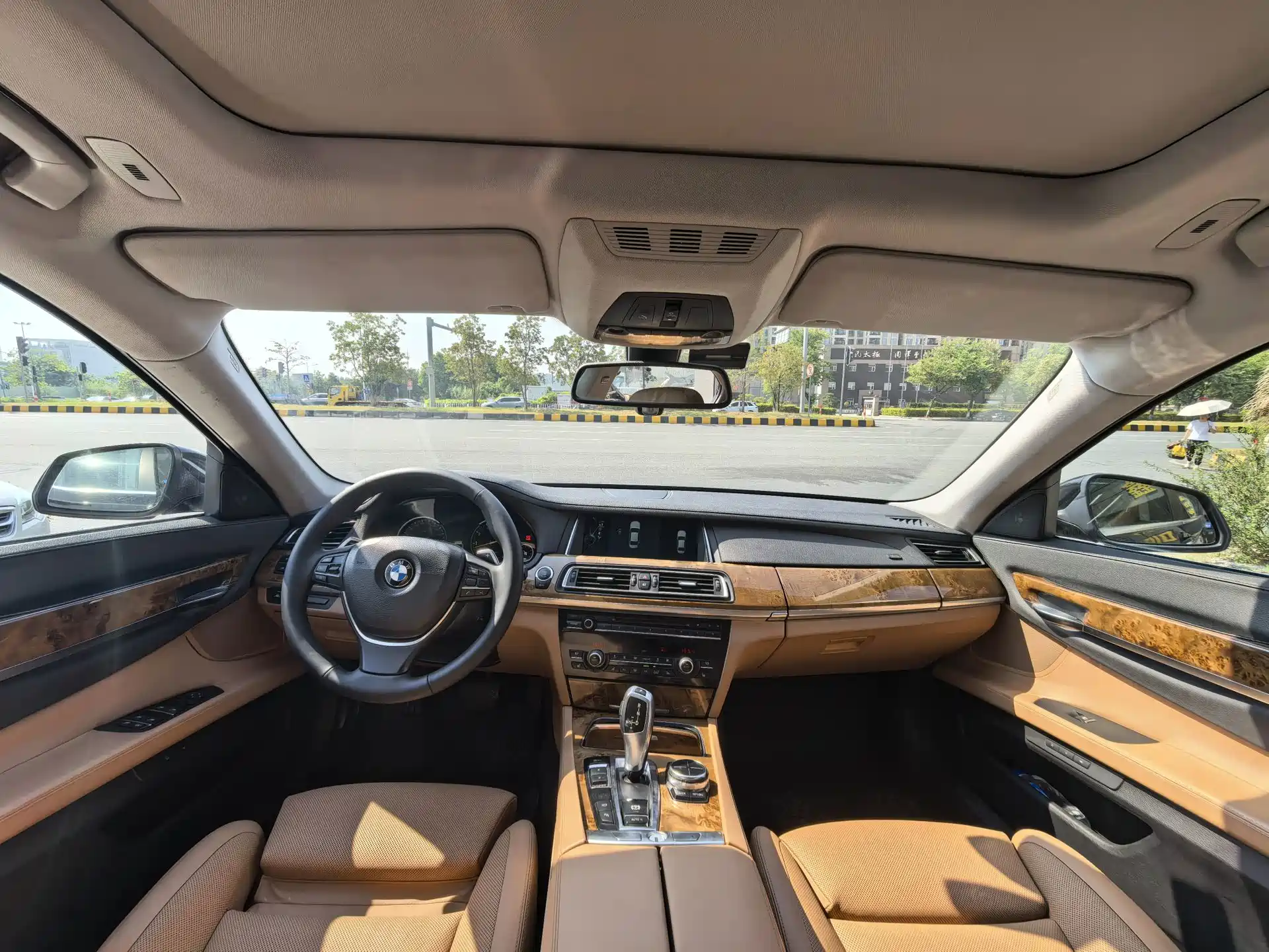 صورة 7 - BMW 7 Series