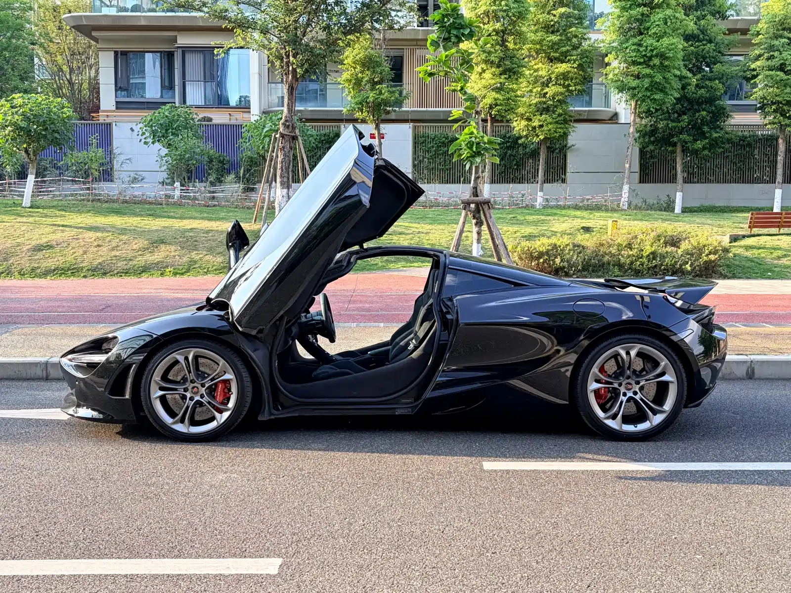 Photo 5 - McLaren 720S