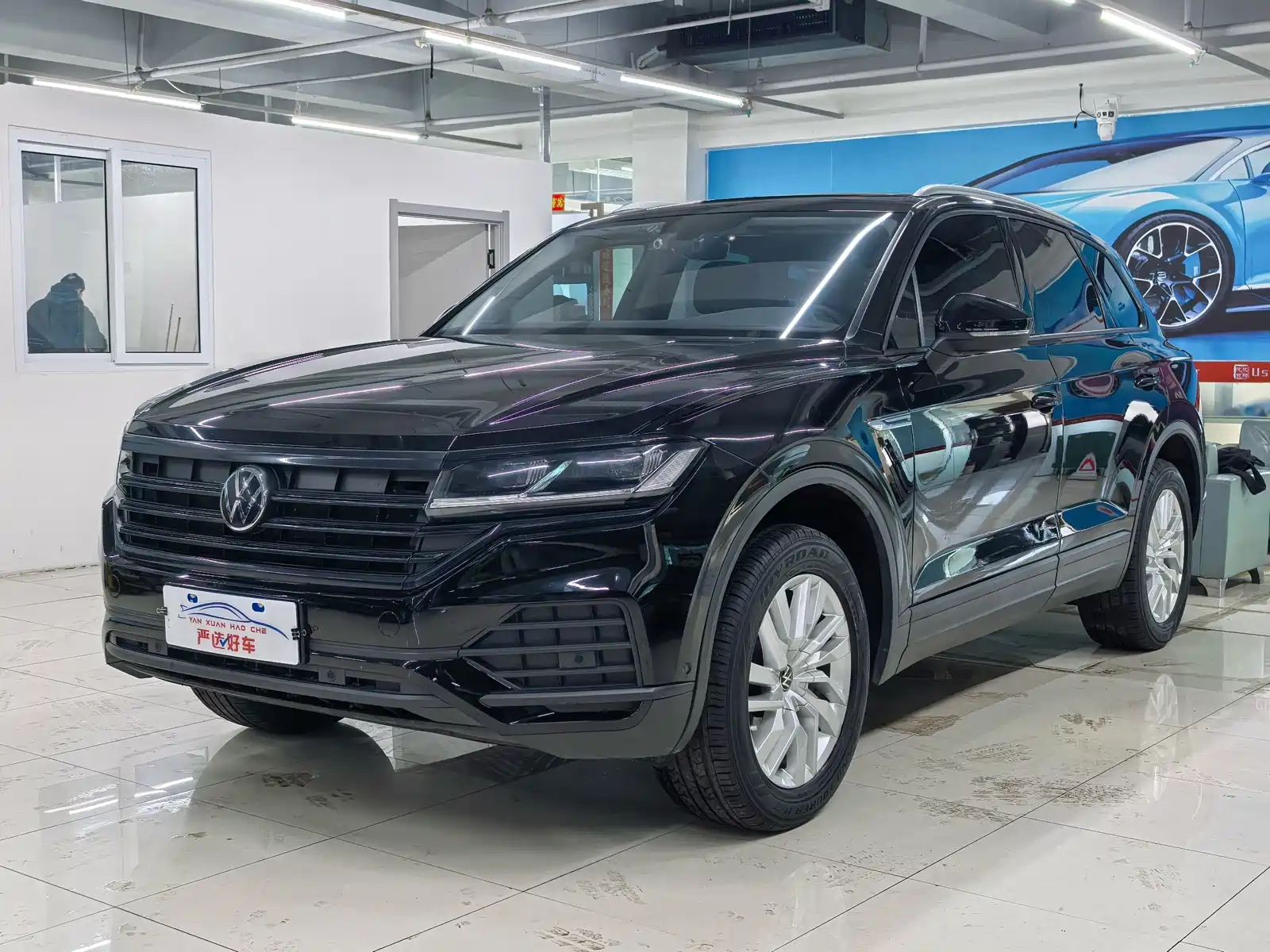 Фото 1 - Volkswagen Touareg