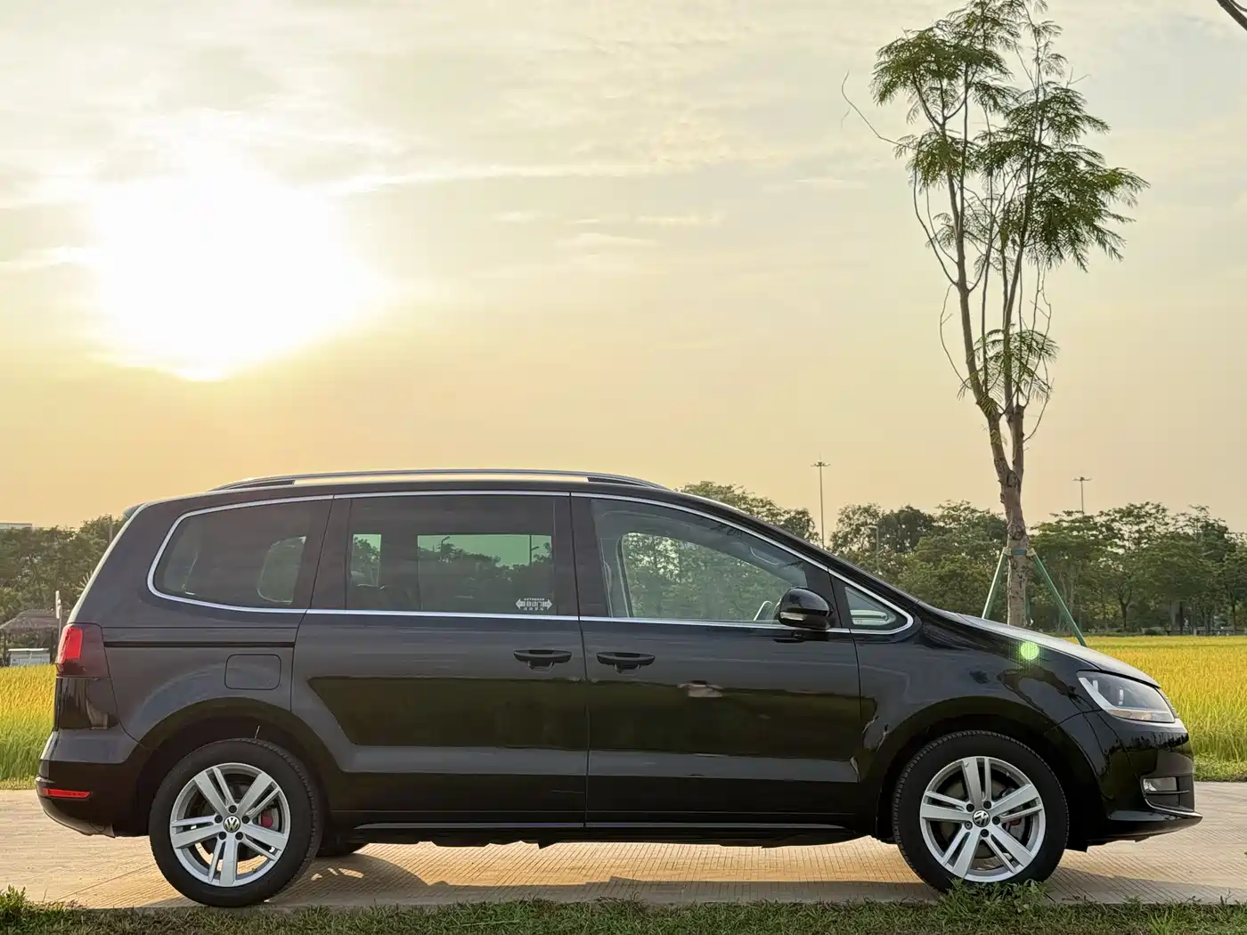 Volkswagen Sharan 2017 2016 380TSI Comfort 7-seater