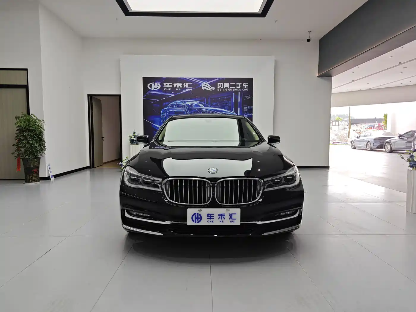 BMW 7 Series 2018 730Li Premium Type Excellence Package фото 2