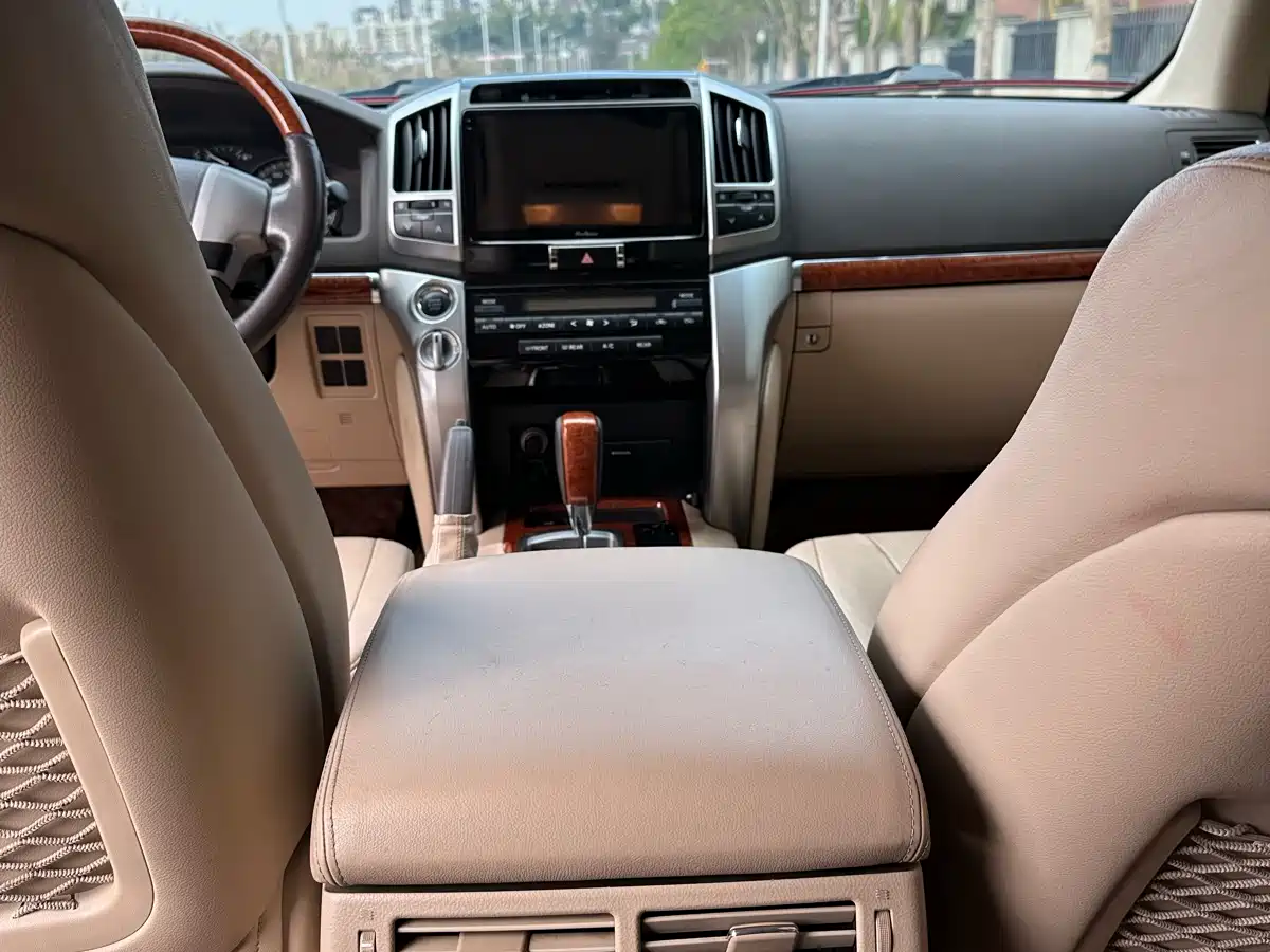 Toyota Land Cruiser 2012 4.0L Automatic VX фото 8
