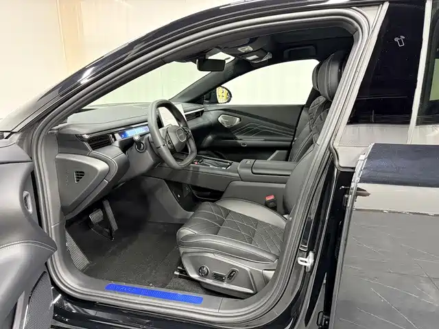 Lynk & Co 10 EM-P 2026 2025 Facelift 120 AWD Ultra