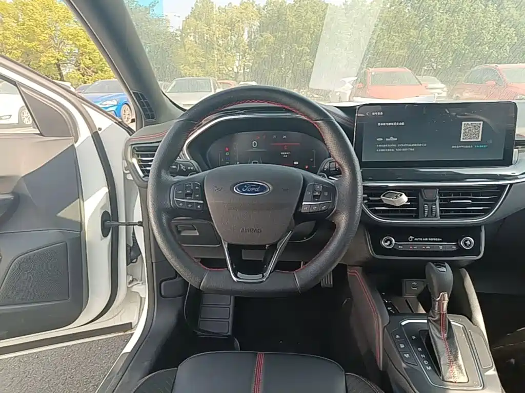 Ford Focus 2023 2022 Sedan EcoBoost 180 Automatic ST Line