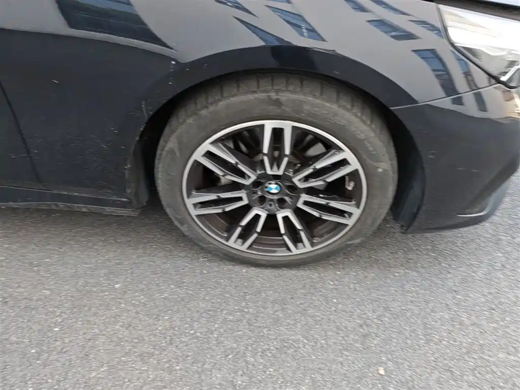 BMW 5 Series 2024 530Li Leading M Sport Package фото 14