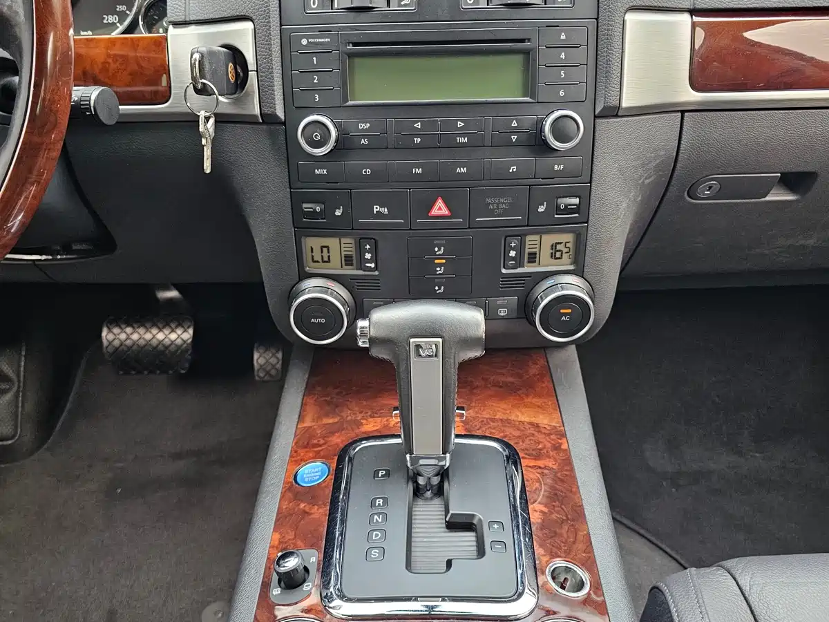 Volkswagen Touareg 2007 3.6L Luxury фото 8